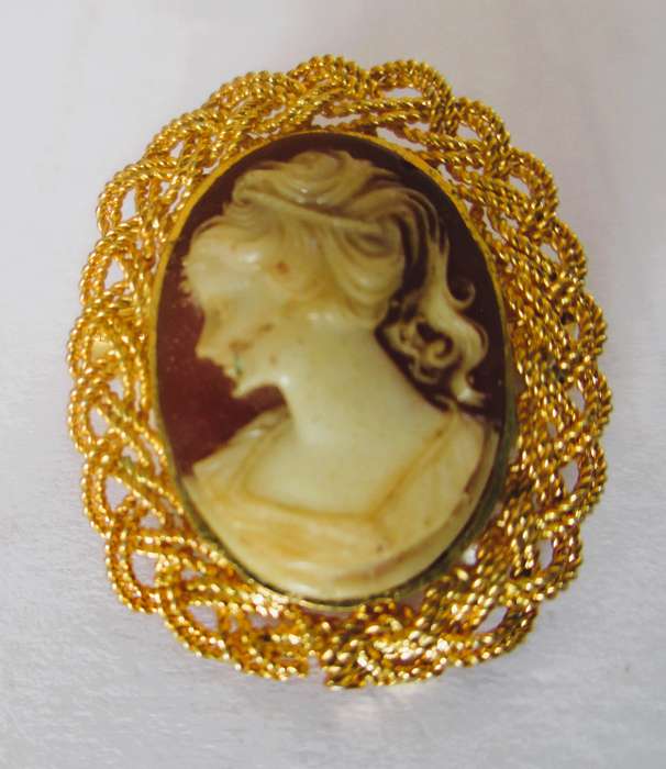 Delicate Vintage Ponytail Cameo in Yellow Gold Plated braid frame. Note, no pin. 30mm.