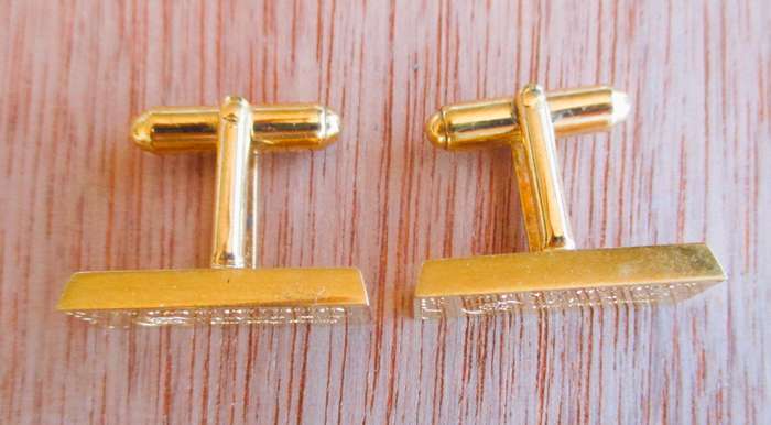 Vintage Louis XIV Le Carat Collection Number CH 7193 gold color Cufflinks.