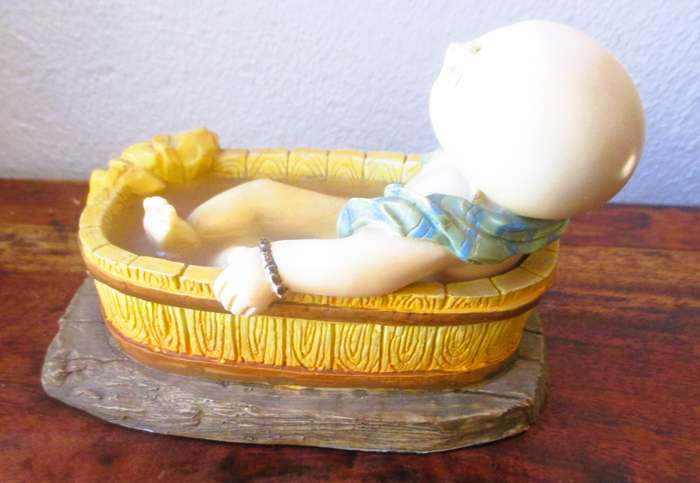 Vintage Shaolin Baby Monk Resin Figurene in Bath. Very Collectable. 120x85mm