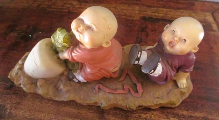 Vintage Shaolin Baby Monk Resin Figurene pulling a Diakon Radish. Very Collectable. 180x85mm