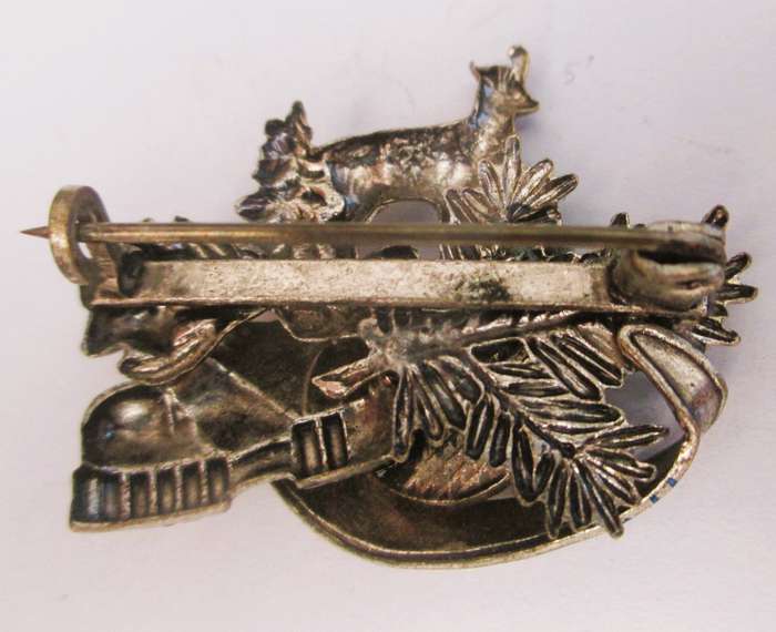 Vintage Switzerland Mountaineering Alpine Weissfluh Hat Enamel Souvenir Pin.