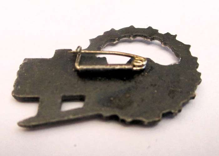 Vintage Souvenir Chinese Mountain Hiking or Climbing Hat Pin