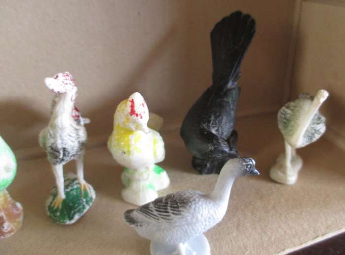 Lot of Vtg Plastic Birds Animals . Scale as per photo.