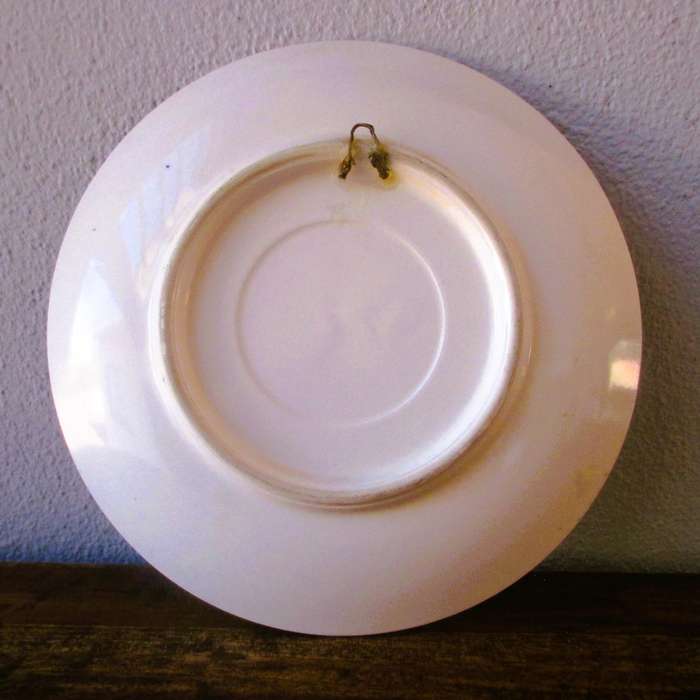Vintage Imari Style Wall hanging plate. 155mm diameter