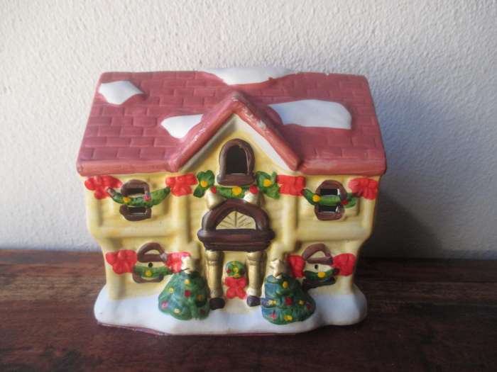 Vintage Christmas Village House Hand Painted Ceramic Saving box. 110x90x130mm