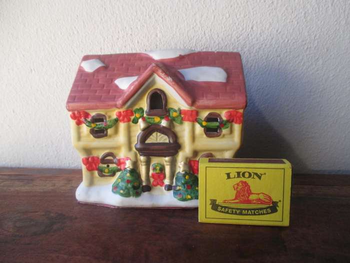 Vintage Christmas Village House Hand Painted Ceramic Saving box. 110x90x130mm