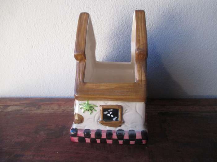 Halloween Haunted House Trick or Treat Candy Dish, Ceramic.  150x150mm
