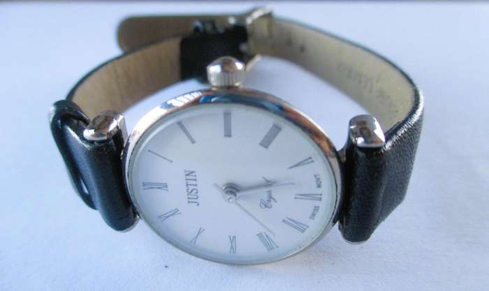 Vintage Fashion Justin Crystal Swiss Woman Watch. Working.