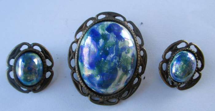 Vintage Porcelain and bronze brooch and clipon earring set.