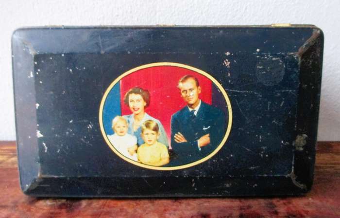 Vintage JOKO Tea Tin Blik Queen Elizabeth coronation June 1953. 200x80x115mm