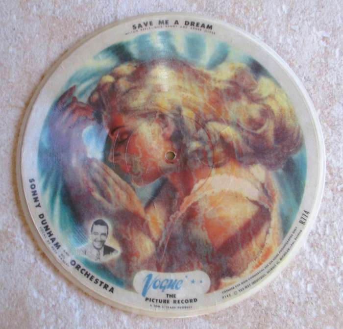VINTAGE VOGUE DOUBLE SIDED PICTURE VINYL MUSIC RECORD R-774 DESERT FANTACY/SAVE ME A DREAM