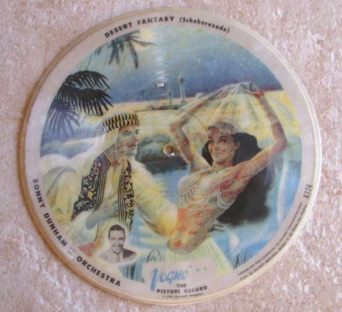 VINTAGE VOGUE DOUBLE SIDED PICTURE VINYL MUSIC RECORD R-774 DESERT FANTACY/SAVE ME A DREAM