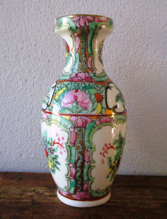 Vintage Chinese Porcelain Hand Painted Vase, marked. 150mm high.