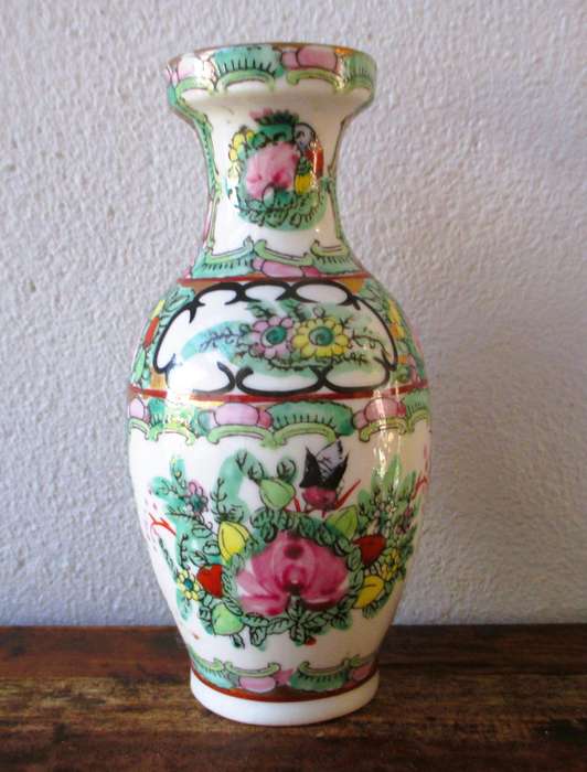Vintage Chinese Porcelain Hand Painted Vase, marked. 150mm high.