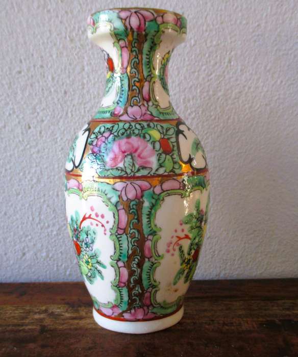 Vintage Chinese Porcelain Hand Painted Vase, marked. 150mm high.