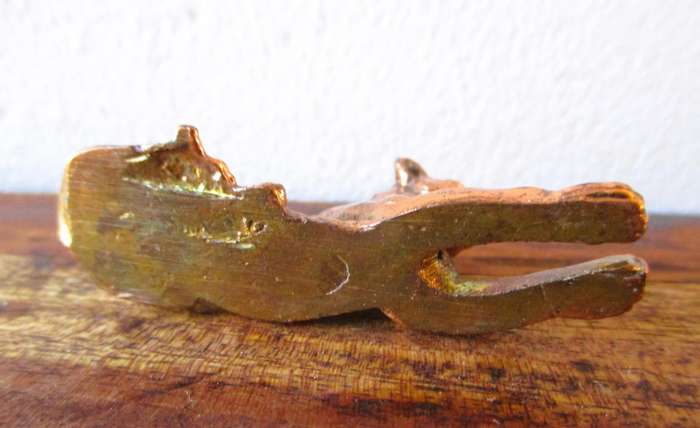 Brass/copper Lioness paper weight, 65x30mm