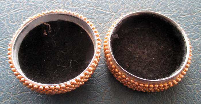 Vintage gold stutted trinket box. 50x30mm