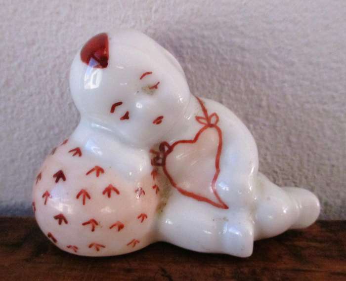 Vintage Small Porcelain Japanes Baby figurene, signed. 80x60mm