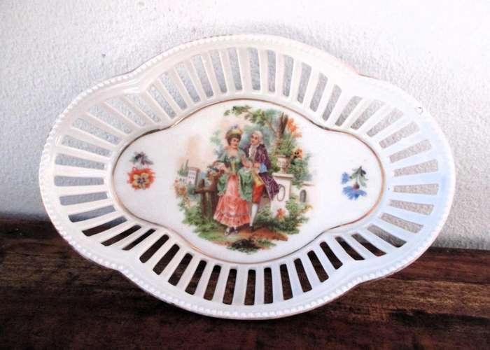 Vintage German Porcelain Lattice Oval Bowl Victorian Courting scene. 190x40xmm