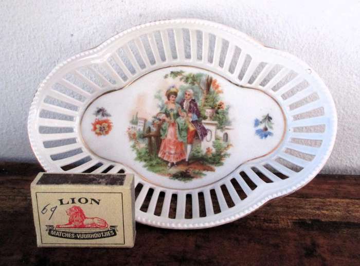 Vintage German Porcelain Lattice Oval Bowl Victorian Courting scene. 190x40xmm