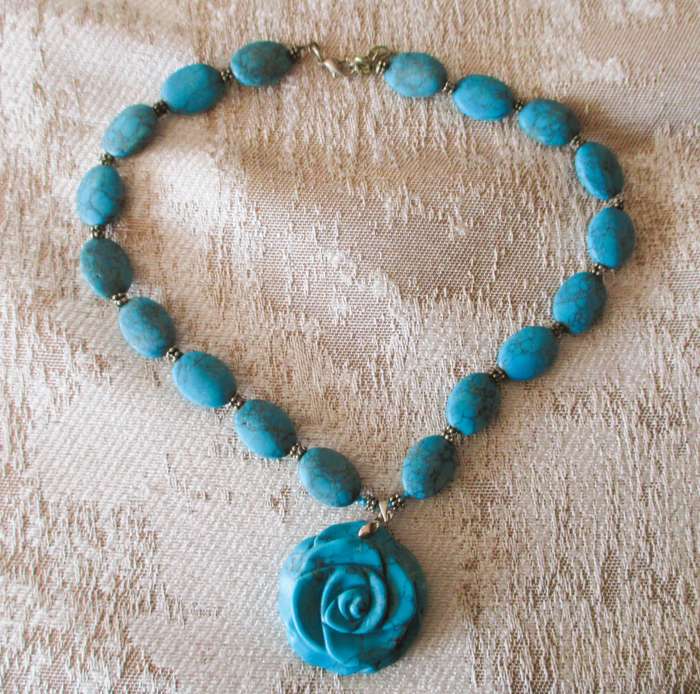 Vintage 925 Silver Beaded Turquoise Necklace with Rose Pendant.