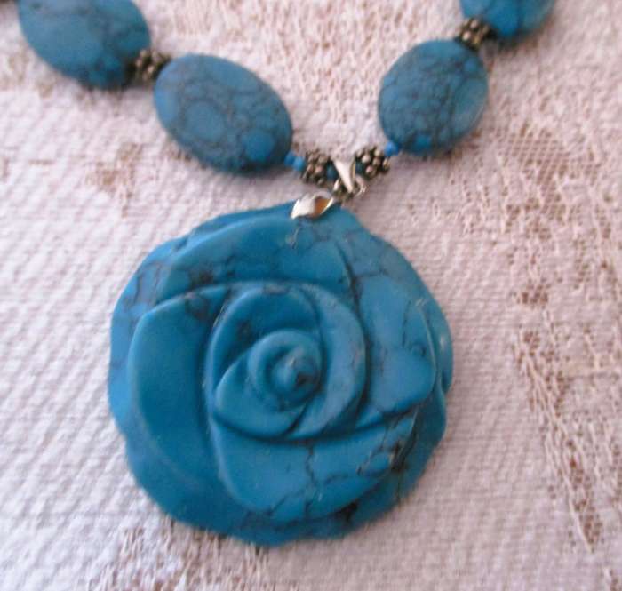 Vintage 925 Silver Beaded Turquoise Necklace with Rose Pendant.