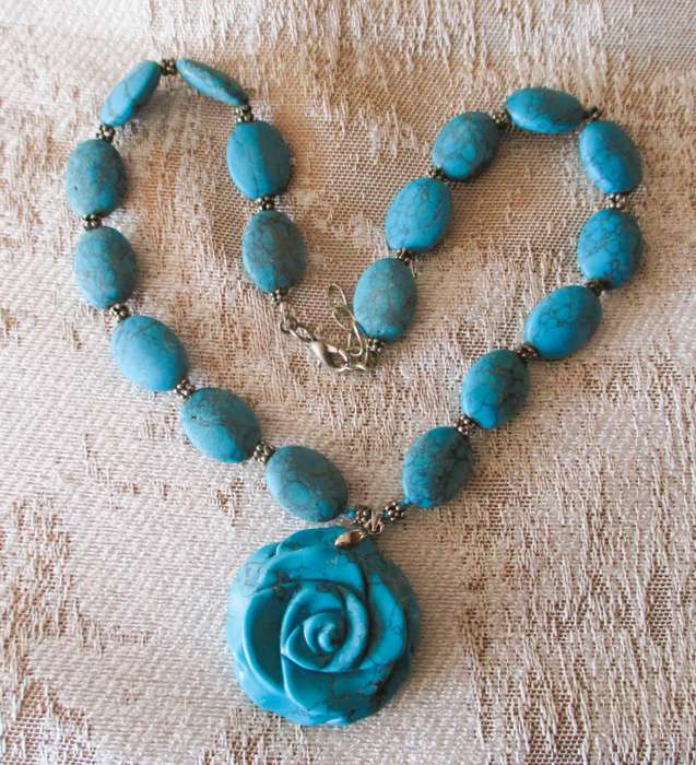Vintage 925 Silver Beaded Turquoise Necklace with Rose Pendant.