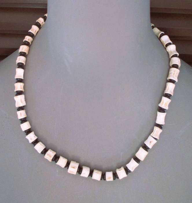 Vintage tribal bone bead choker necklace. 44cm