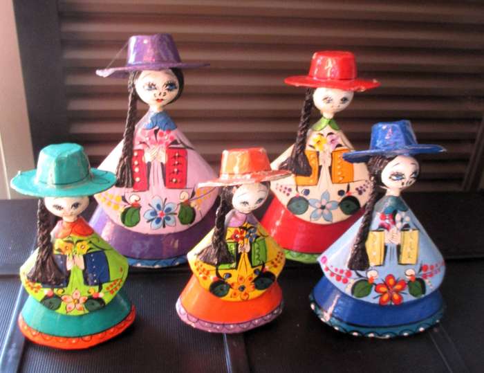 Lo of 5 tVintage Mexican Folk Art Doll Papier Mâché Figurines Hand Painted 1960s1970s 16cm high.