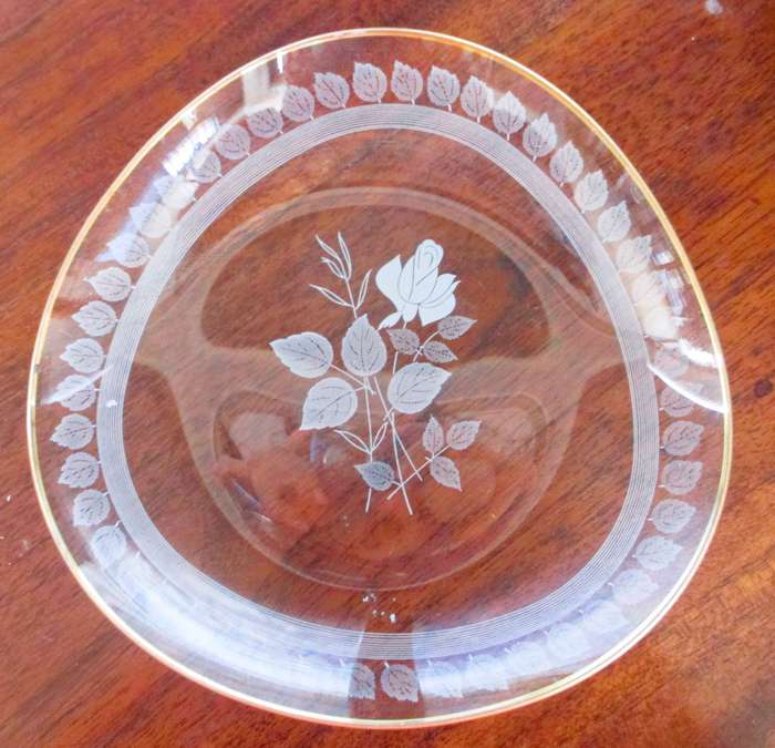 Vintage Gold bordered etched glass bowl with polished rose pattern. 160mm diameter.