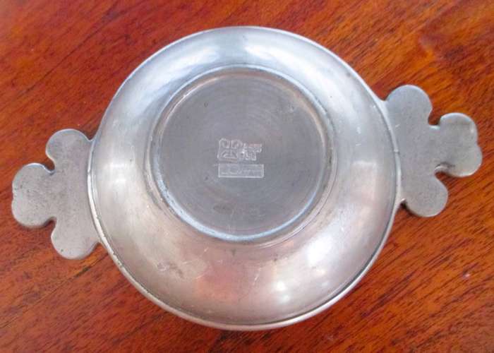 Antique Pewter Porringer Bowl Rare Double Handel, marked. 200mmx40mm.