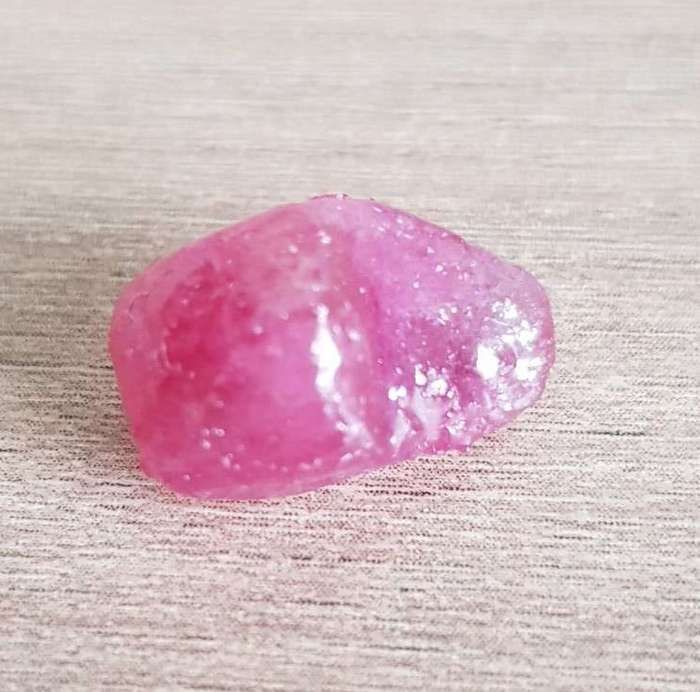 13.65Ct.  Ruby Rough Top Purplish Red Natural
