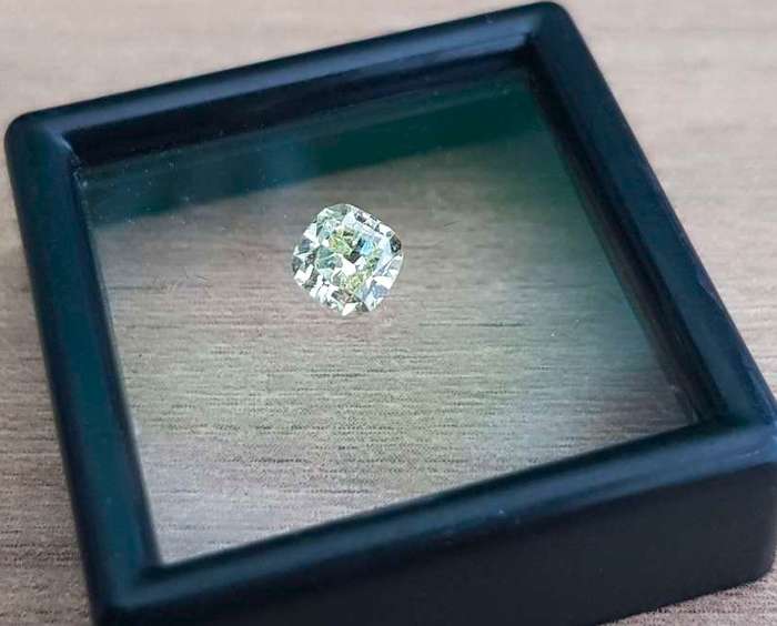 0.50cts Diamond Cushion Cut **Certified**Fancy Vivid Yellow VS1