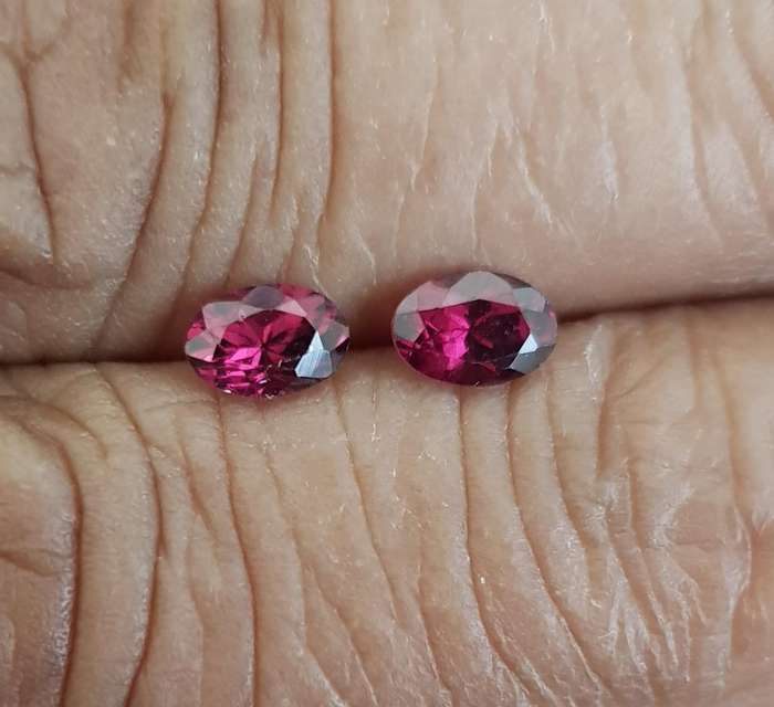 1.24Ct. Rhodolite Garnet Oval Pair**Purplish Red**