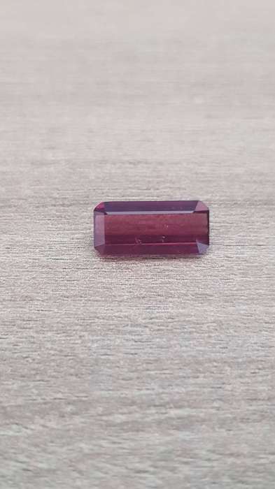 3.06ct  Rhodolite Garnet Purplish Pink  Natural - Mozambique