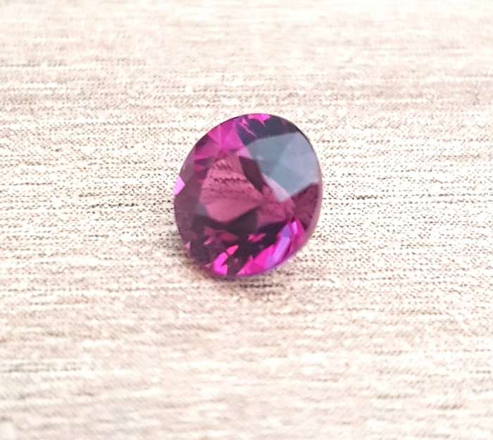 1.00ct Pinkish Purple Rhodolite Garnet VS Round Natural  - Madagascar Gemstone