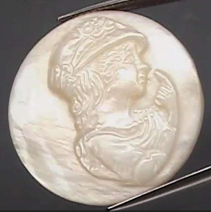 18.42Ct. Mother of Pearl Cameo Vintage Creamy White PEARL SHELL THAILAND  Natural