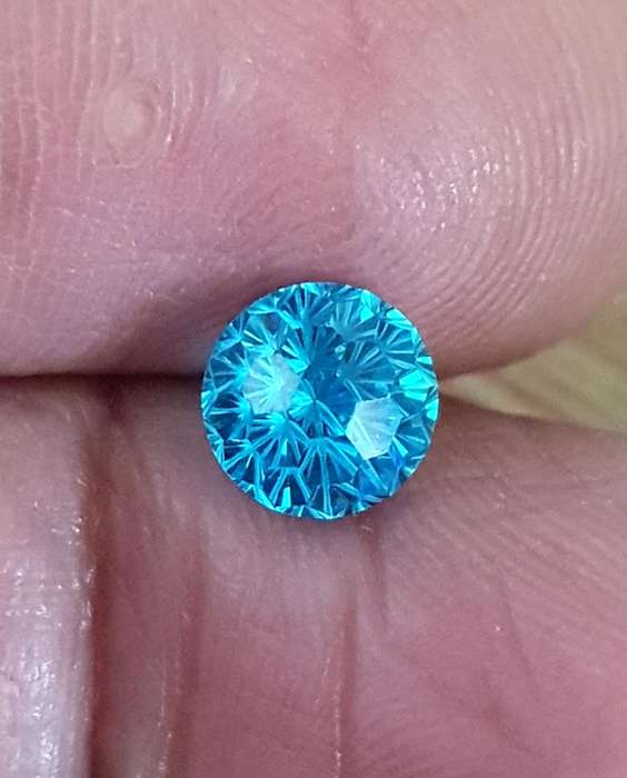 2.76Ct Aqua Cubic Zirconia Pyrotechnic Cut Round shape 7mm