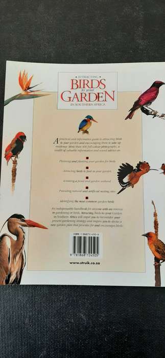 Attracting Birds to your Garden in Southern Africa by Roy Trendler & Lex Hes