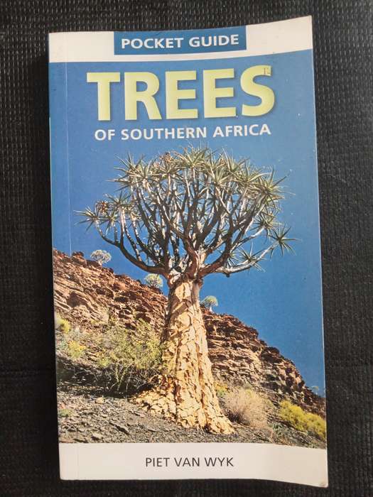 Pocket guide Trees of Southern Africa by Piet van Wyk