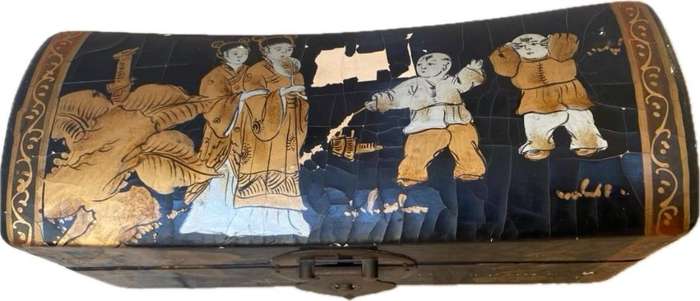 Vintage Chinese pillow box