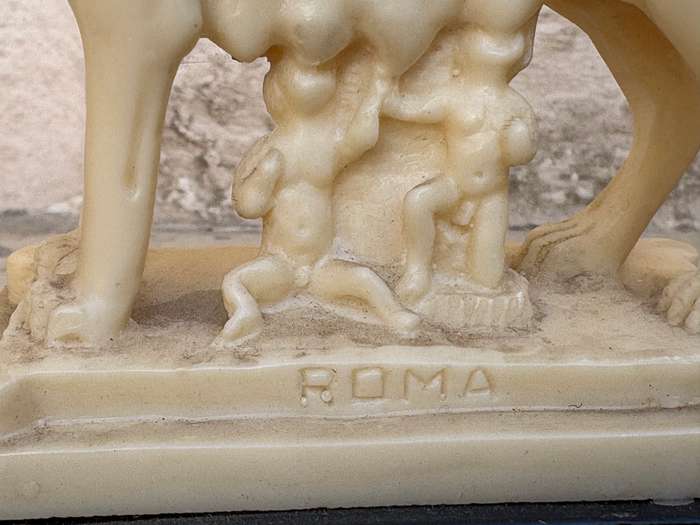 Vintage she wolf R Leoni figure statuette ornament depota Roma Italy