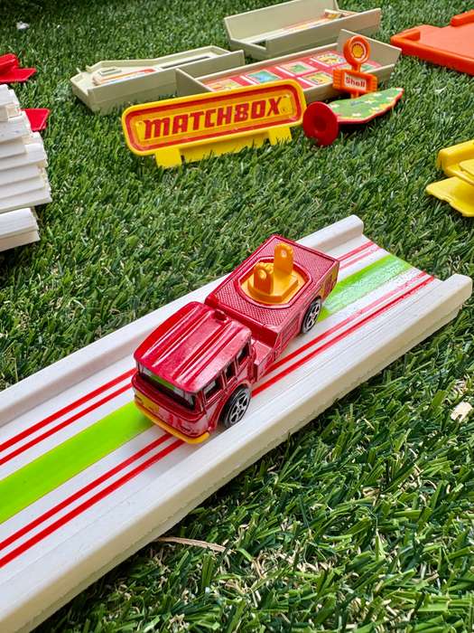 Vintage Lesney matchbox play set tracks and buildings 1978