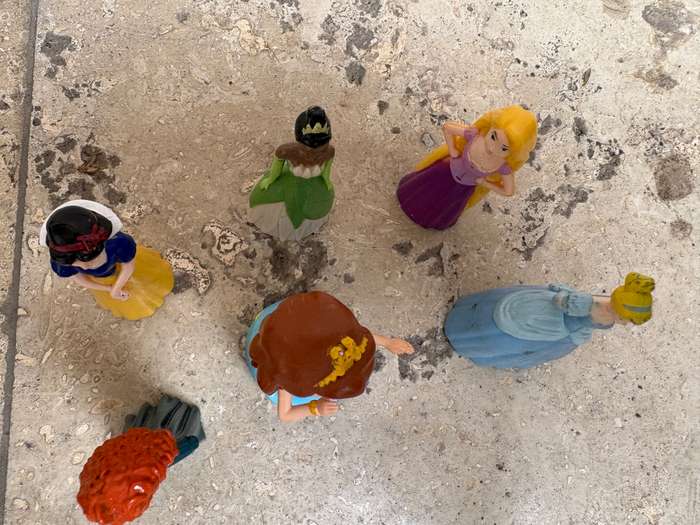 Disney figurine lot of 6 including Snow White in storage container