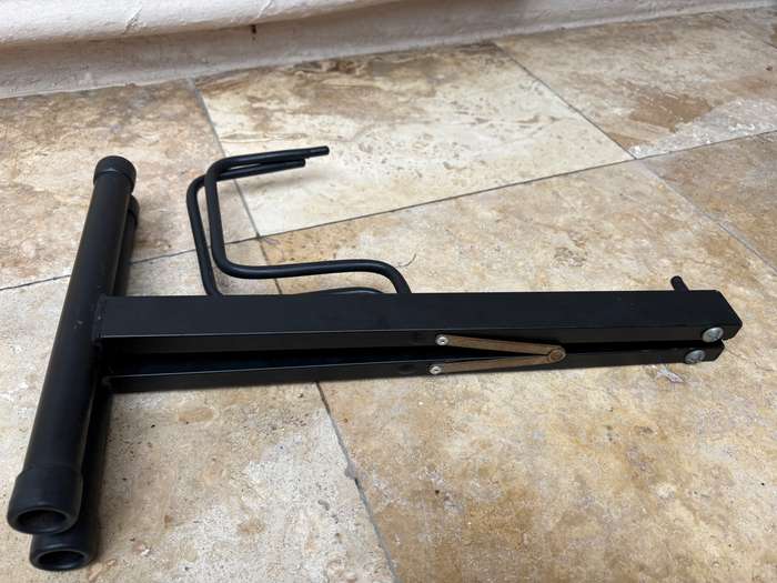 Fold away guitar stand