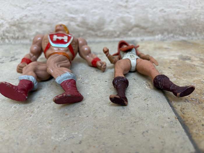 1981 He Man of He-Man Masters of the Universe Teela figure pair with props