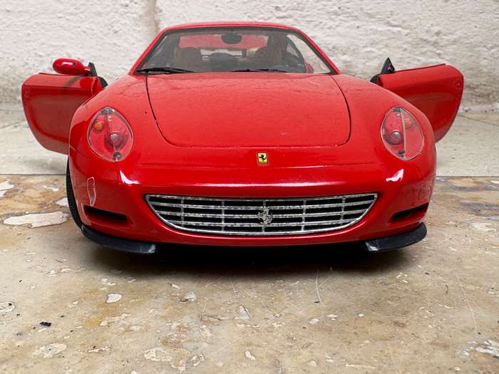 Ferrari 612 Scaglietti 2010 red 1/18 HotWheels 2003