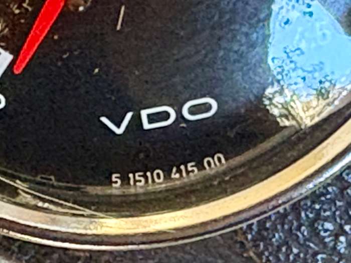VINTAGE VDO TYRE PRESURE GAUGE in Leather case