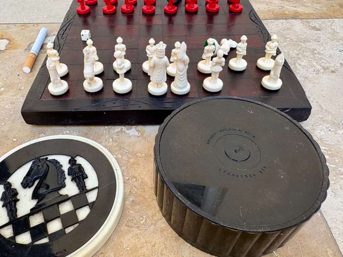 Vintage chess set bakelite  pieces wooden board , western Germany