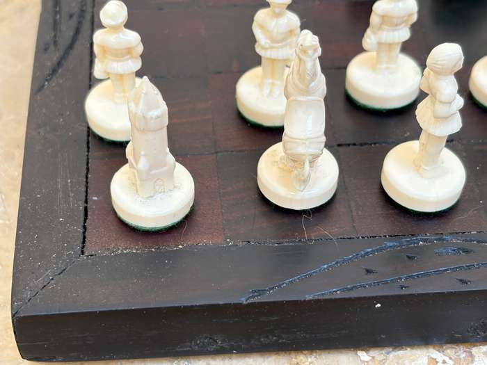 Vintage chess set bakelite  pieces wooden board , western Germany